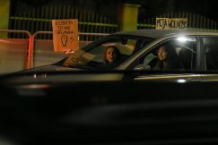 Protest kobiet na bielskich ulicach. Samochody z symbolami strajku ZDJĘCIA