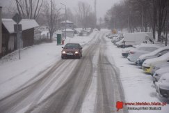 Dziś i jutro może sypnąć śniegiem. Trzeba uważać na drogach