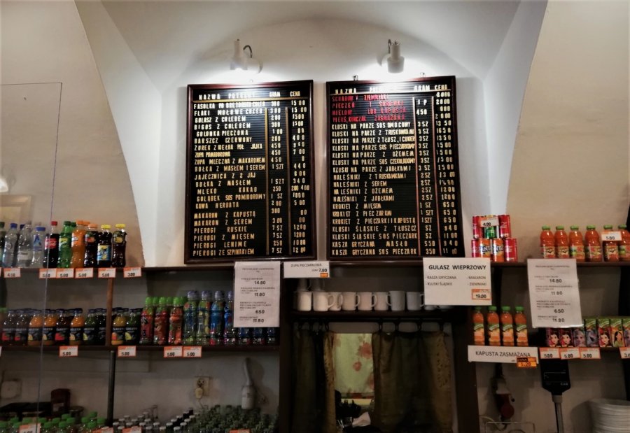 Pierożek sobie radzi. Stali klienci ratują kultowy bar