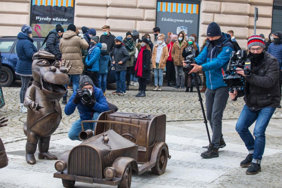 Smok Wawelski w centrum Bielska-Białej. Efektowny pomnik bohaterów kreskówki - foto