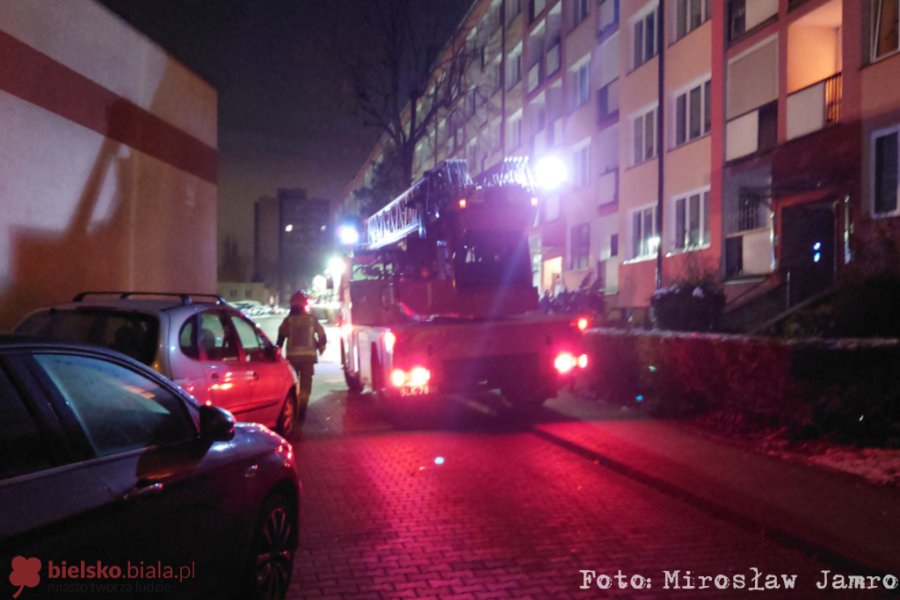 Poczuła się zagrożona, gdyż ktoś "chodził po dachu" - foto