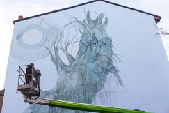 Mityczne drzewo rośnie na ścianie. Szukajcie go przed wejściem do Parku Włókniarzy