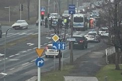 Policyjny radiowóz na sygnale zderzył się z osobówką. Są ranni - foto
