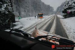 Na drogach może być niebezpiecznie. Wszystkie pojazdy SUEZ pracują na mieście