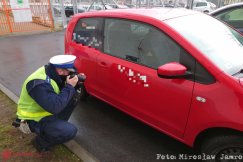 Wypadek podczas cofania auta. 19-latka potrąciła pieszą w strefie zamieszkania - foto