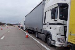 Kierowcy z Bielska-Białej utknęli w Anglii. Święta spędzą w ciężarówce? - foto