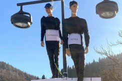 "Trupy" na latarniach ulicznych. Większość dużych hoteli zwalnia pracowników - foto