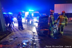 Pilne! Solidny dzwon na Cieszyńskiej. Trzy auta rozbite - foto