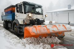 Śnieg zasypał drogę, a pługi gdzieś zniknęły? Podajemy numer do inspektora!