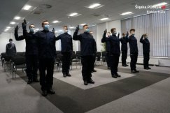 Ślubowanie dziesięciu nowych policjantów. Przysięgali służyć wiernie narodowi - foto
