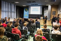 Maraton z udziałem dwudziestu lektorów. Transmisja dziś na Facebooku