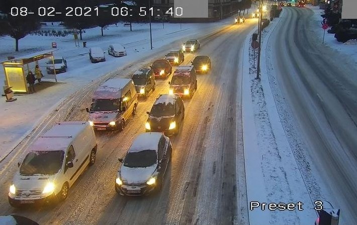 Bardzo niebezpieczne warunki na bielskich ulicach. Najgorzej jest na podjazdach - foto