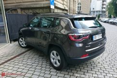 Prezydencki jeep na sprzedaż. Ma „ostro zarysowaną powłokę lakierową”