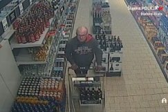 Poszukiwany klient Lidla. Po podliczeniu zakupów chciał uciec bez płacenia - foto