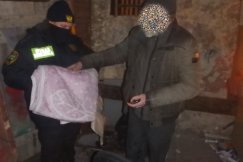 Strażnicy oferowali bezdomnym koce i częstowali herbatą ZDJĘCIA