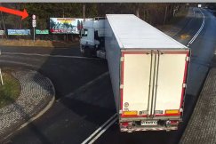 Ciężkimi pojazdami niszczyli nawierzchnię ulicy. Obraz z mobilnej kamery - foto