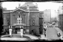 Chodzenie po polu minowym. Ponure czasy w bielskim teatrze ZDJĘCIA