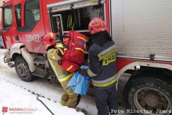 Ratownicy siłowo weszli do mieszkania. W środku był martwy mężczyzna - foto
