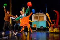 Barwny świat w warunkach pandemii. Stęsknieni widzowie wrócili do teatru