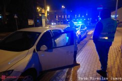 Kierowca ciężarówki staranował osobówkę i uciekł "pod prąd" - foto