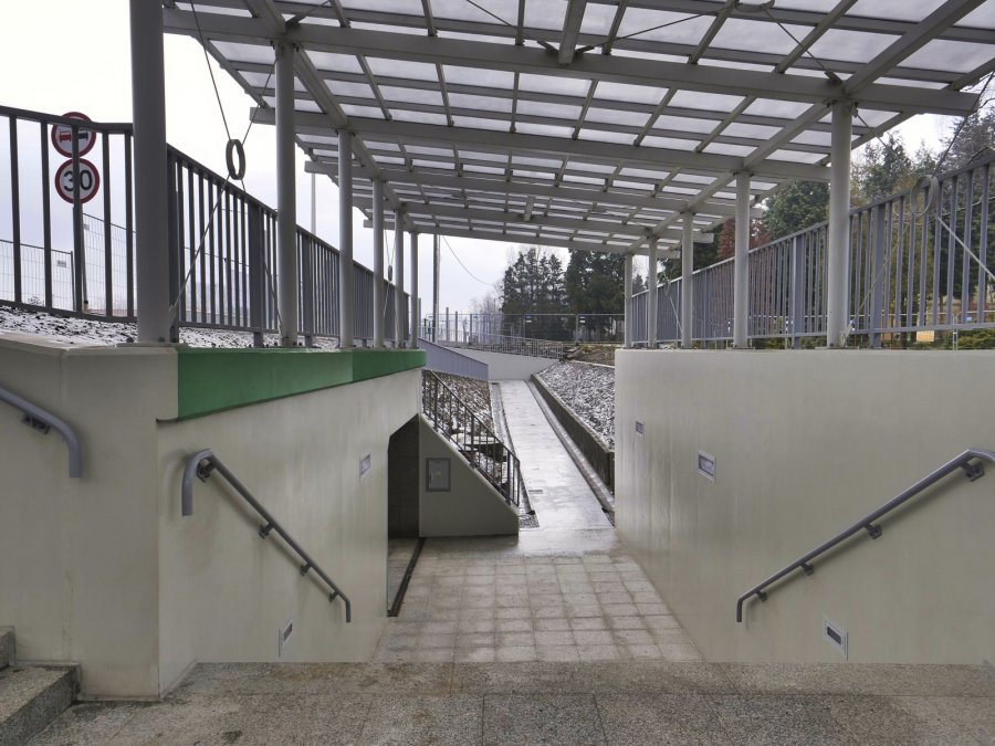 Przejście pod Cieszyńską oddane do użytku. Droga ma być gotowa w czerwcu - foto