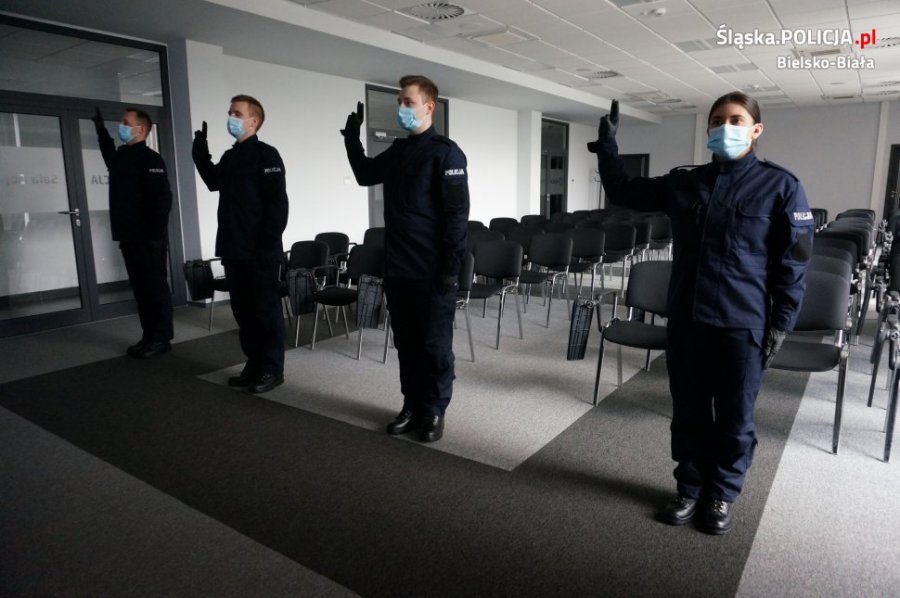 Ślubowali nowi bielscy policjanci. Aby mundur był zawsze powodem do dumy - foto