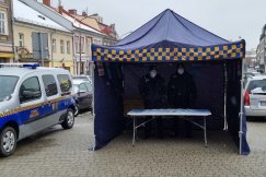 Mimo niepogody maski idą jak świeże bułeczki. Nie wszyscy wiedzą, że są darmowe - foto
