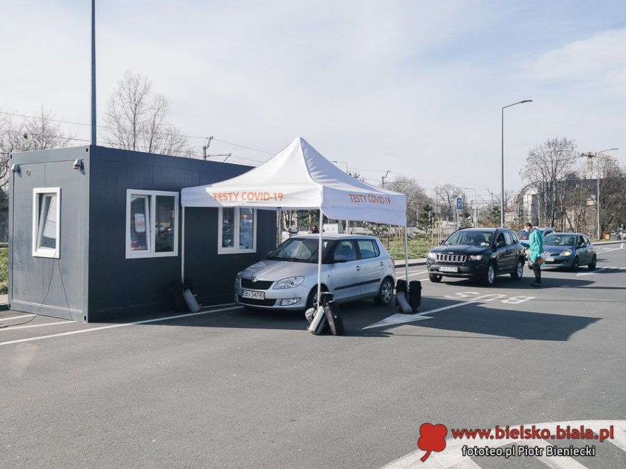 Rząd luzuje obostrzenia w jedenastu województwach. Trudna sytuacja w śląskim