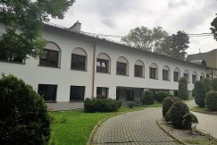 Jedyna taka szkoła bez dzwonków. Klasy po czterech uczniów
