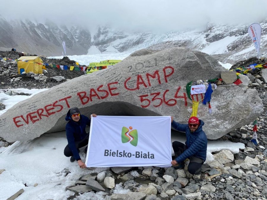 18 stopni mrozu, brakuje tlenu i trudno zebrać myśli. Każdy ma swój Everest ZDJĘCIA
