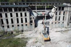 Na naszych oczach znika Merilana. Ciężki sprzęt wyburza halę FILM