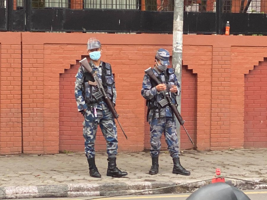 Bielszczanie uwięzieni w Nepalu. Wojsko wyszło na ulice, zamknięto granice ZDJĘCIA