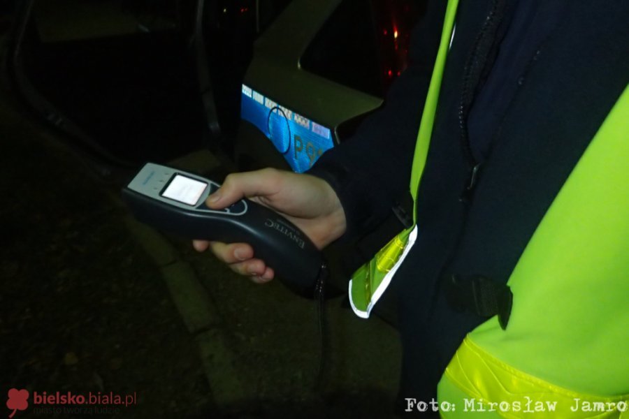 Policjanci z Jeleśni na ulicach Bielska-Białej. Pomógł im czujny kierowca