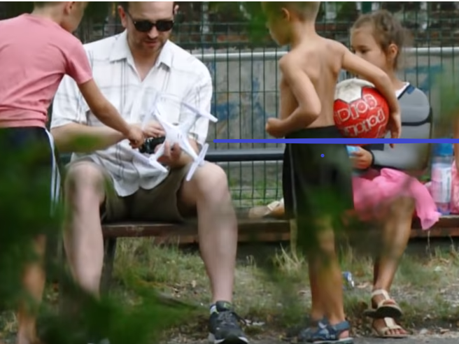 Prowokacja fałszywego pedofila. Reakcje dzieci i rodziców dają do myślenia FILM
