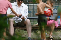 Prowokacja fałszywego pedofila. Reakcje dzieci i rodziców dają do myślenia FILM