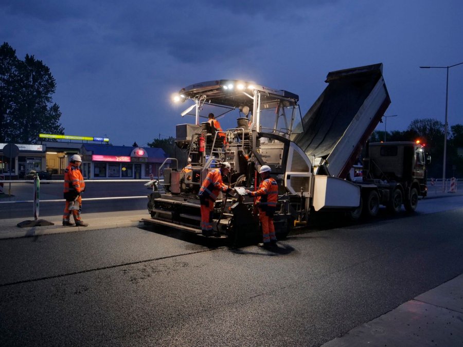Nocne roboty w Wapienicy. Drogowcy wykorzystali okno pogodowe - foto