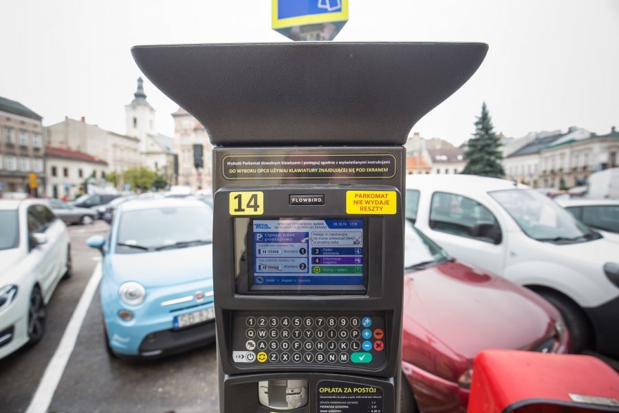 Chcą preferencyjnego abonamentu na parkowanie w strefie. Część urzędników już to ma