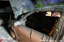 Spłonął garaż wraz z samochodem. Pożar powstał od ogniska? - foto