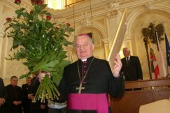 „Obrońca pokrzywdzonych”. Radni chcą odebrać biskupowi tytuł Zasłużonego dla Bielska-Białej