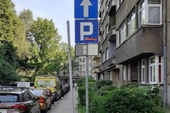 Więcej płatnych miejsc postojowych. Abonament dla osób bez samochodu?