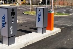 Nowe miejsca postojowe koło lotniska. Parking z płyt ażurowych