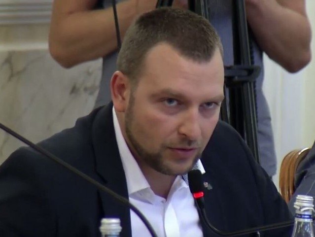 Była dyscyplina głosowania przeciwko prezydentowi. Wyłamał się jeden radny