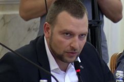 Była dyscyplina głosowania przeciwko prezydentowi. Wyłamał się jeden radny