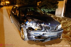 Staranował zaparkowanego busa. Wysoki mandat dla kierowcy BMW - foto