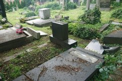 Zbiórka na renowację cmentarza żydowskiego. "Akt antysemityzmu i chuligaństwa"