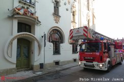 Pożar w kamienicy "Pod Żabami". Ogień ugaszono wodą z kranu - foto