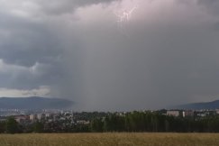 Wracają burze. „Mogą pojawić się opady gradu do 3 cm średnicy”