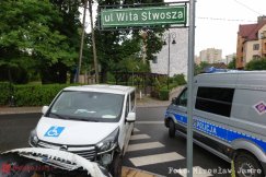 Bus uderzył w ogrodzenie posesji. Kierowca zasnął za kierownicą - foto