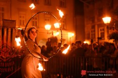 Wielokulturowe Bielsko-Biała. Inauguracja plenerowych imprez z pokazem ognia