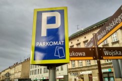 Parking dla urzędników, a nie mieszkańców. Coraz trudniej o wolne miejsca